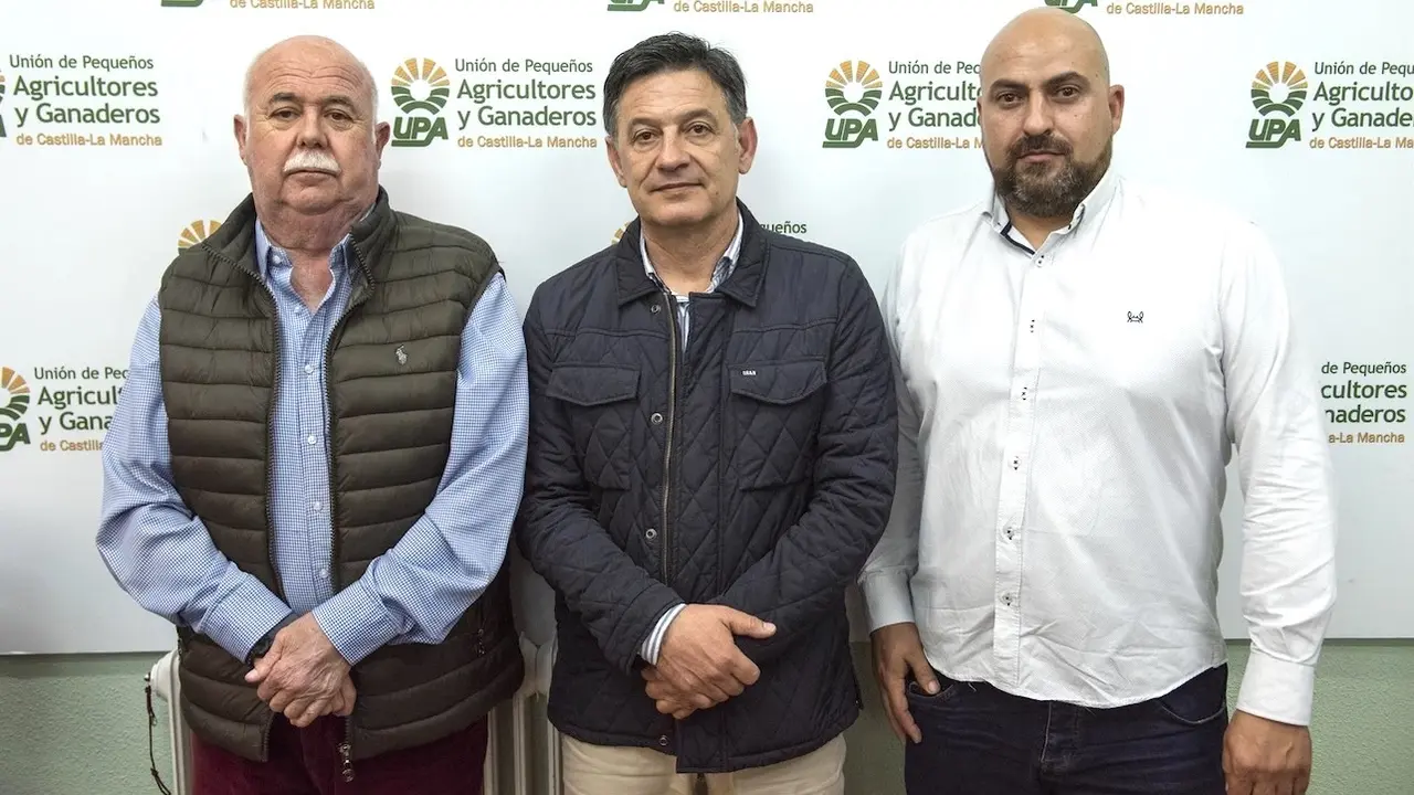 El secretario regional de UPA (Union de pequeños Agricultores y Ganaderos de Castilla-La Mancha), Julián Morcillo (c), ha realizado un balance del año en el sector - EP/Víctor Fernández