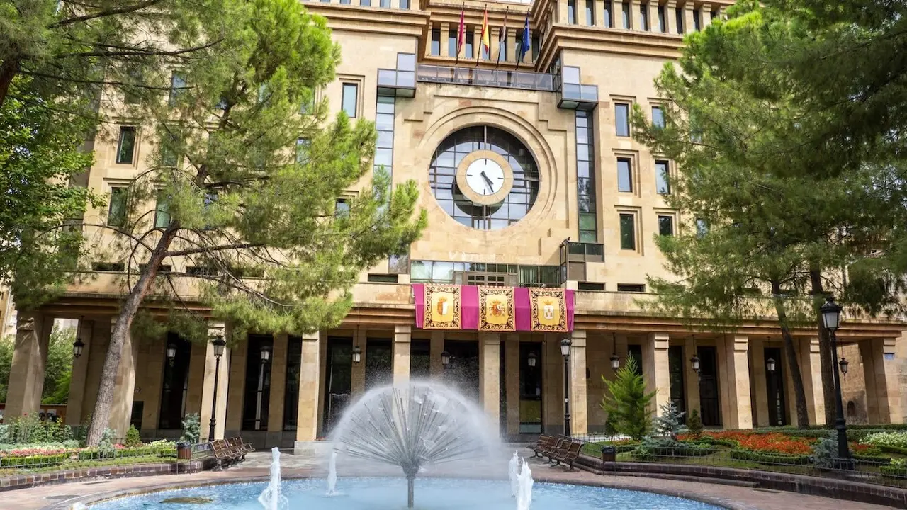 En la imagen de archivo el Ayuntamiento de Albacete