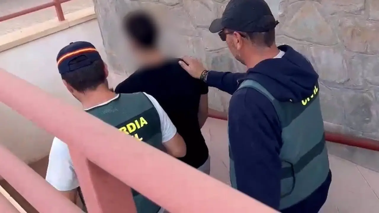 Detenidos dos jóvenes tras matar a golpes a un hombre en un robo en plena calle