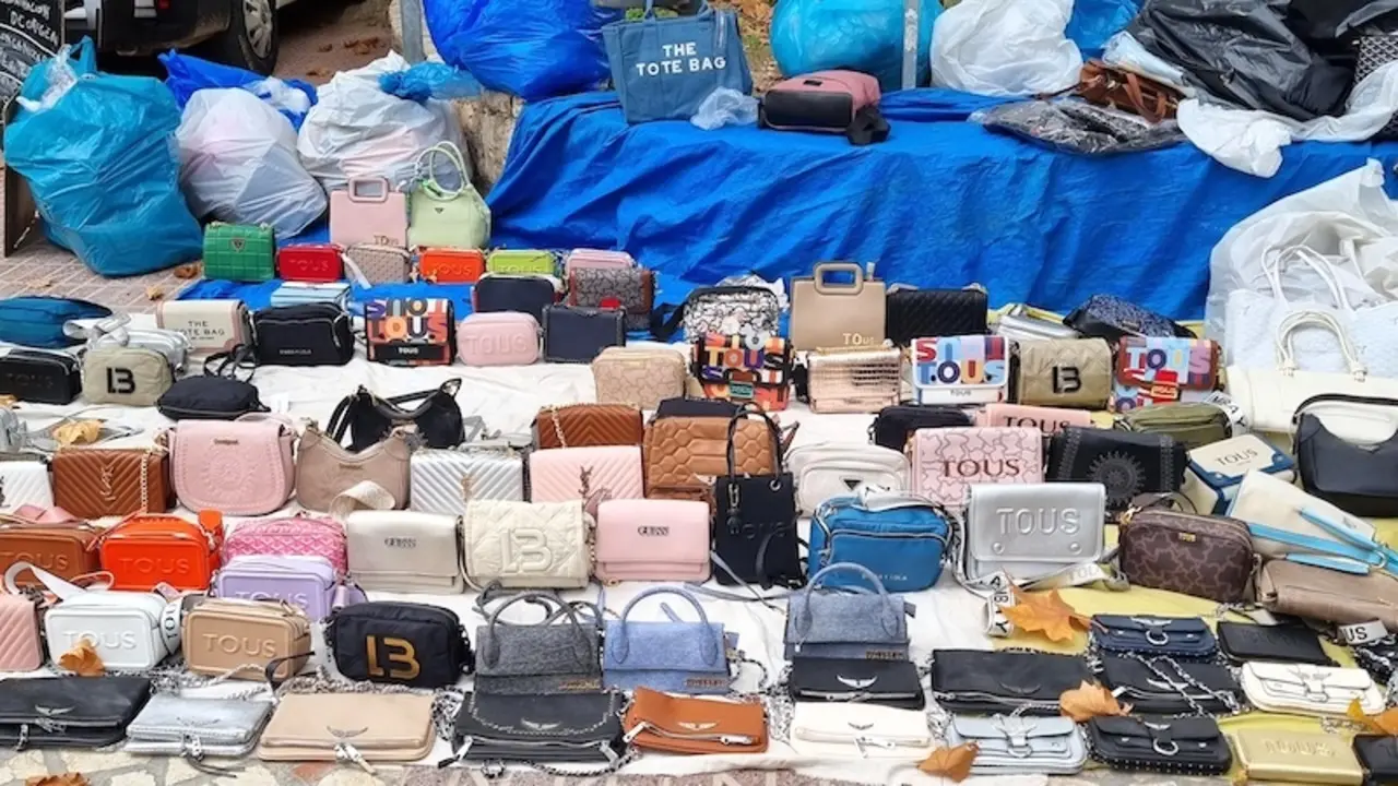 Cuatro investigados por la venta de prendas falsificadas en Alcalá del Júcar (Albacete)