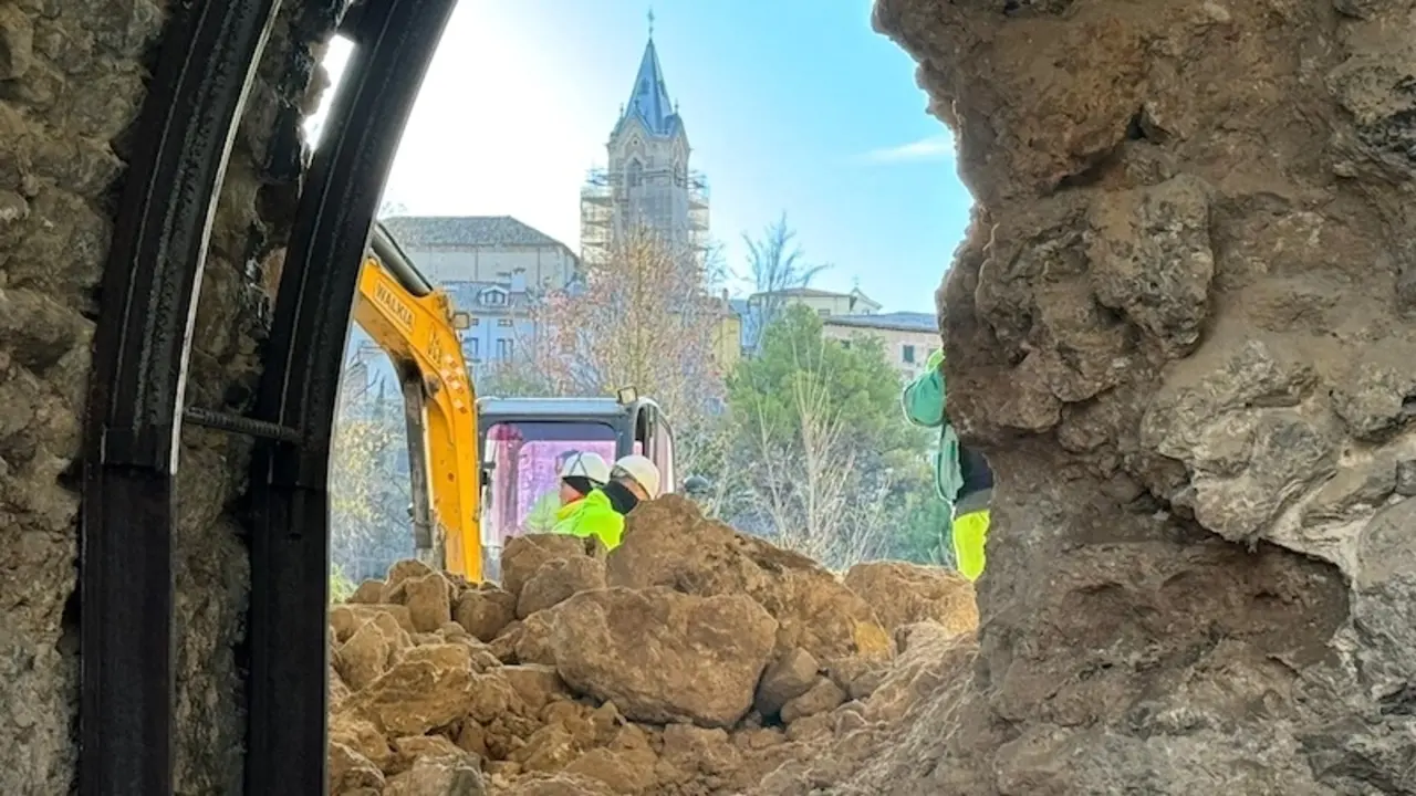 Abren el túnel bajo el puente de la Trinidad en la ciudad de Cuenca
