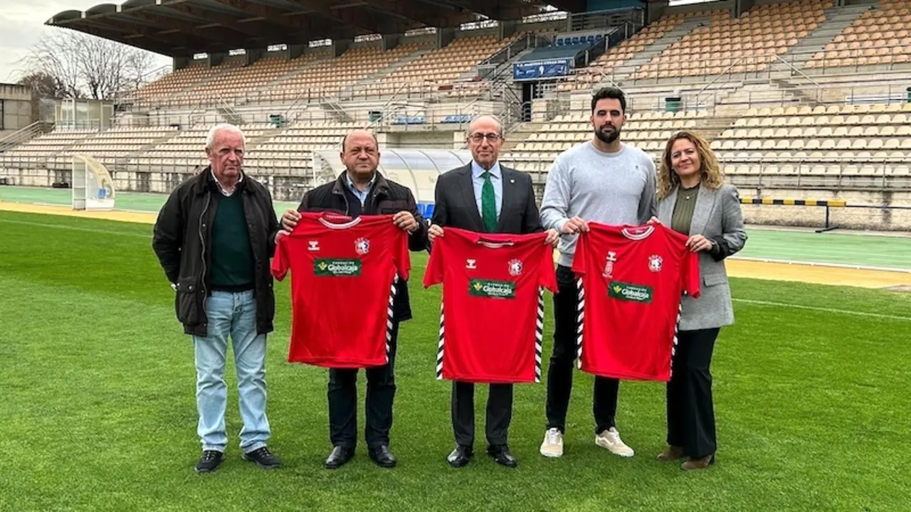 La Fundación Globalcaja renueva su apoyo a la Escuela Federada de Ciudad Real que promueve el deporte entre 800 escolares