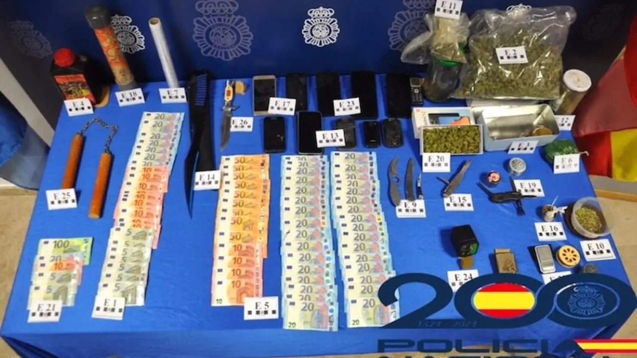 Desmantelan un punto de venta de droga en Valdepeñas (Ciudad Real) con dos varones detenidos