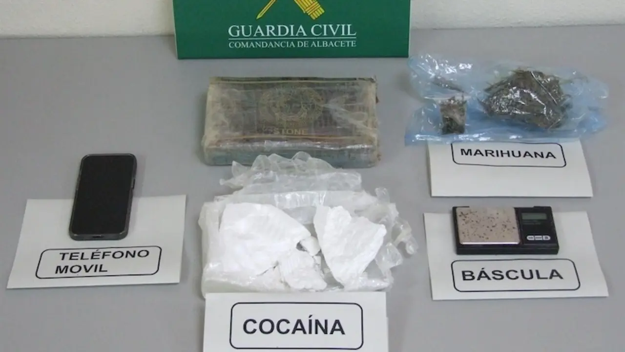 Tres detenidos en Almansa (Albacete) tras ser intervenido 1,5 kg de cocaína en un tejado