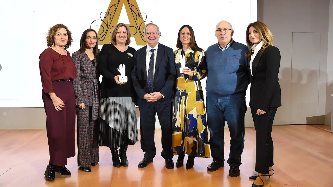 La consejera de Economía, Empresas y Empleo, Patricia Franco, ha asistido, en el Salón de Actos del Ministerio de Industria y Turismo, al acto de entrega de la XVII edición de los Premios Nacionales de Artesanía