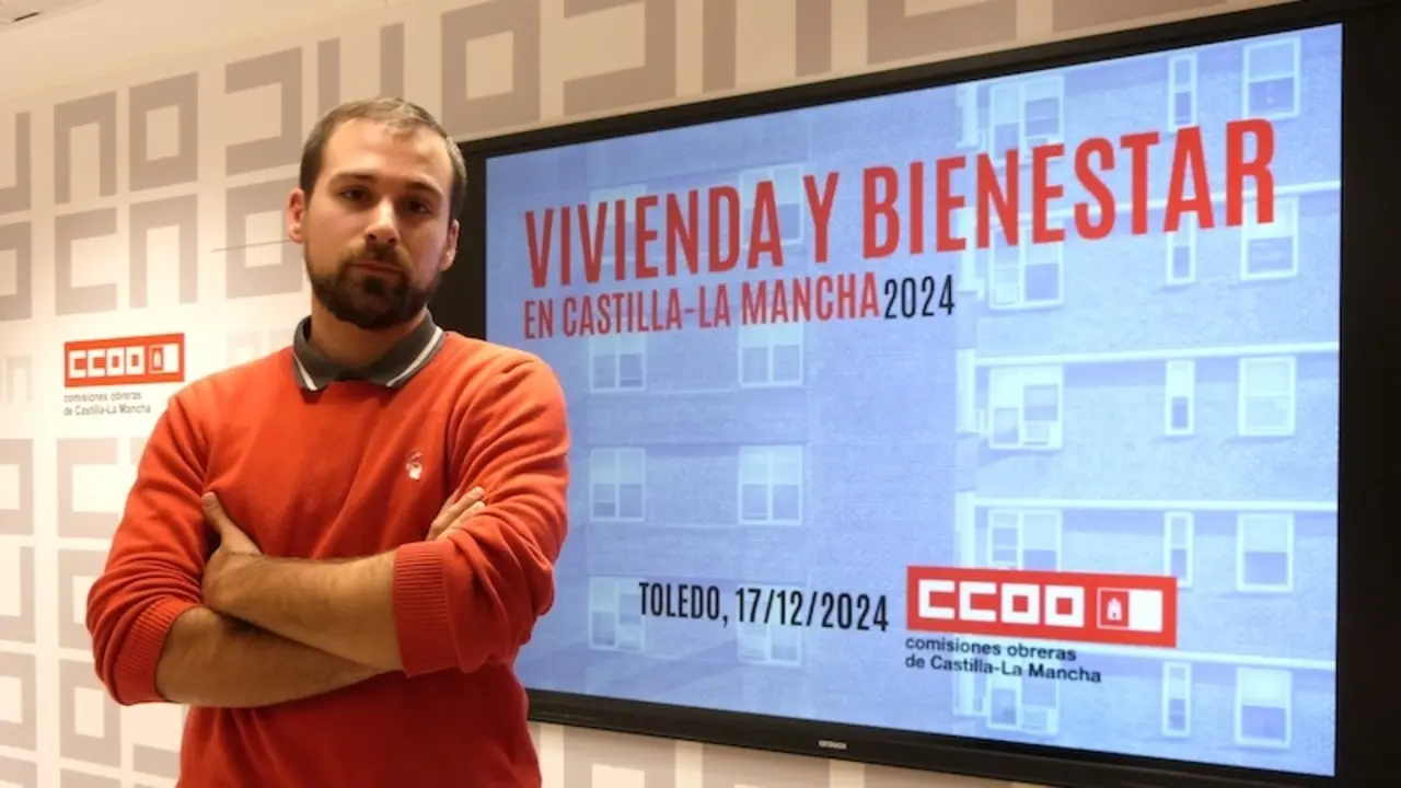 El secretario de Empleo y Políticas Públicas de CCOO Castilla-La Mancha, Juan Carlos del Puerto, durante la rueda de prensa que ha ofrecido en Toledo