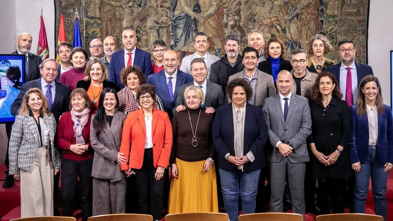 El presidente autonómico, Emiliano García-Page, ha presentado en el Palacio de Fuensalida de Toledo el IV Plan de Formación Profesional de Castilla-La Mancha