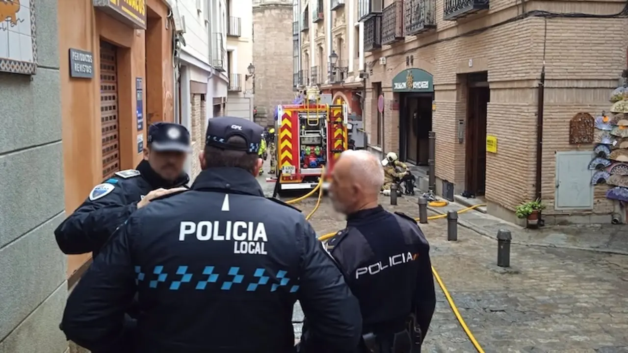Un incendio en el Casco de Toledo obliga a desalojar un edificio de viviendas - EP