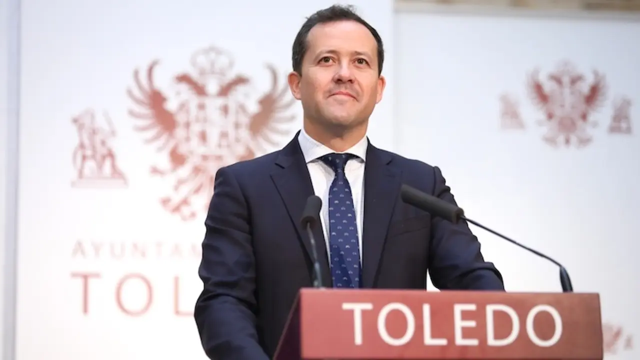 El alcalde de Toledo, Carlos Velázquez, durante la rueda de prensa que ha ofrecido para realizar balance del año que finaliza