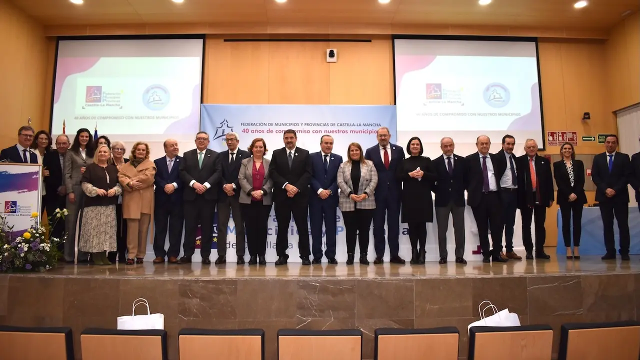La FEMP Castilla-La Mancha celebra 40 años con un homenaje a todos sus presidentes y presidentas