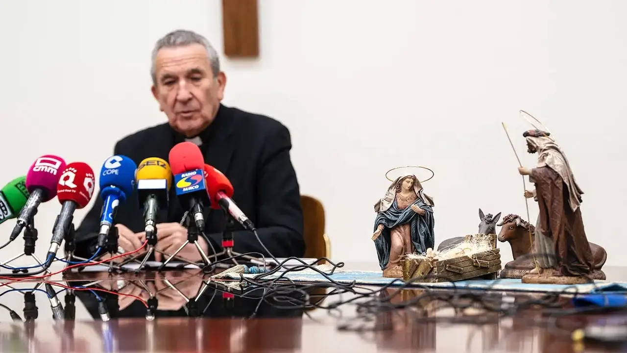 El obispo de Ciudad Real, Gerardo Melgar, durante el encuentro navideño que ha mantenido con los medios - Fotografía: Lanza/Elena Rosa