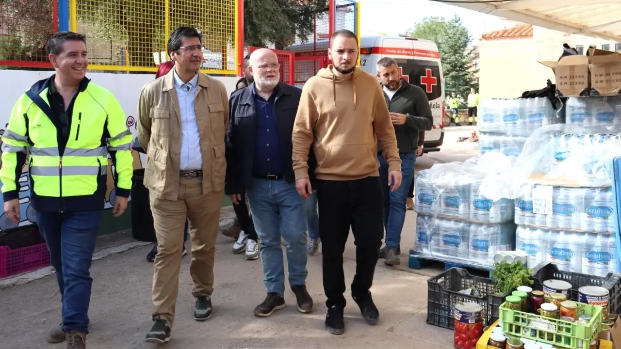 El vicepresidente segundo del Gobierno de Castilla-La Mancha, José Manuel Caballero, ha informado de las actividades organizadas por la Junta para celebrar la Navidad en Letur tras la catastrófica DANA