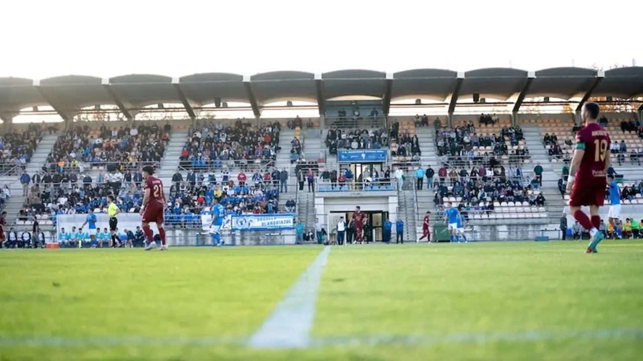 Panorámica general del Polideportivo Juan Carlos I en el encuentro entre el Manchego y el CD Toledo - Fotografía: ASSMEDIA