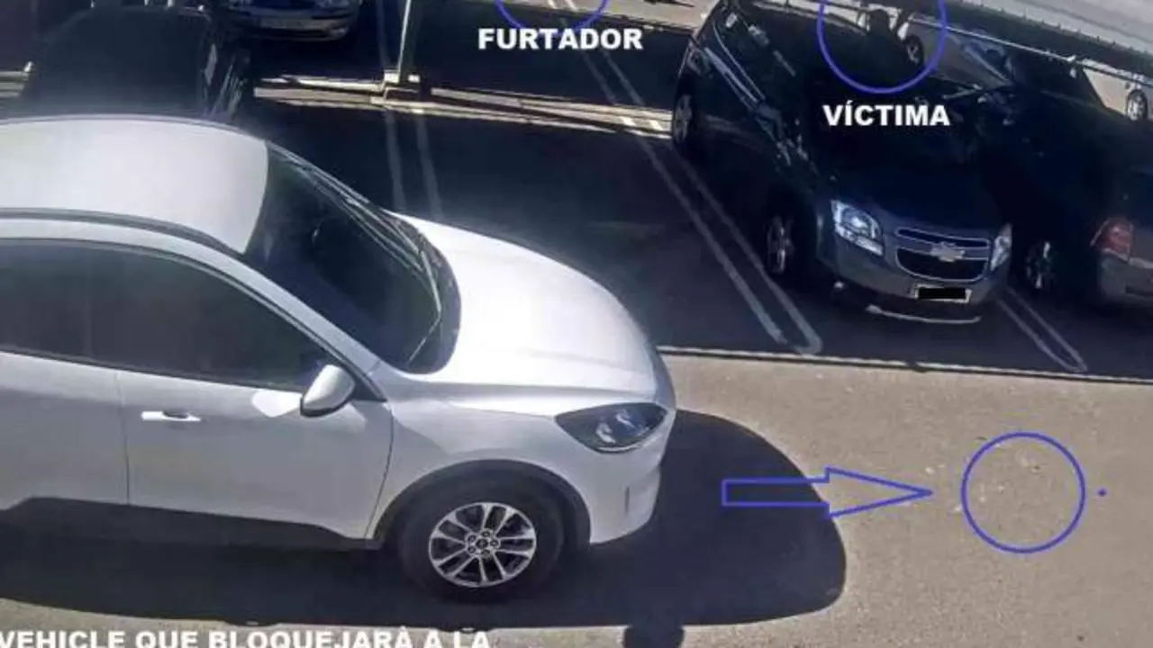 Rondan por supermercados: así distraen en el parking para robarte dentro del coche