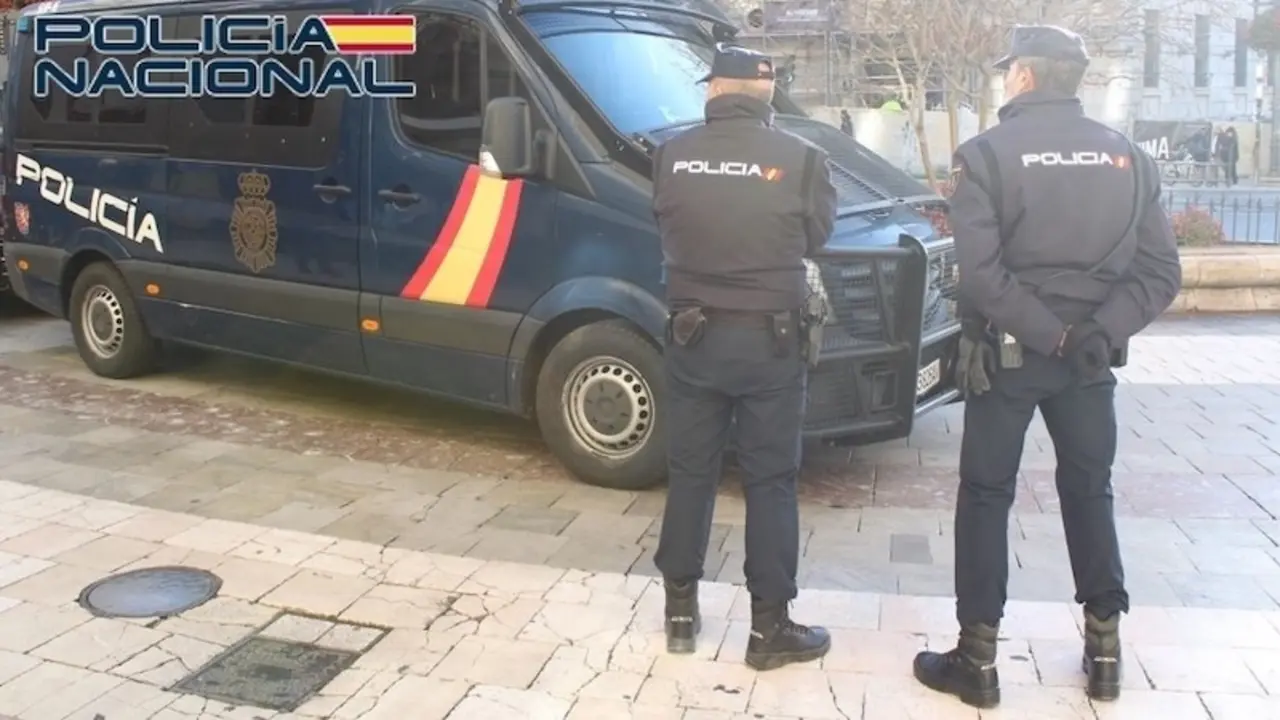 Policía Nacional, furgón, policías, detenidos,
