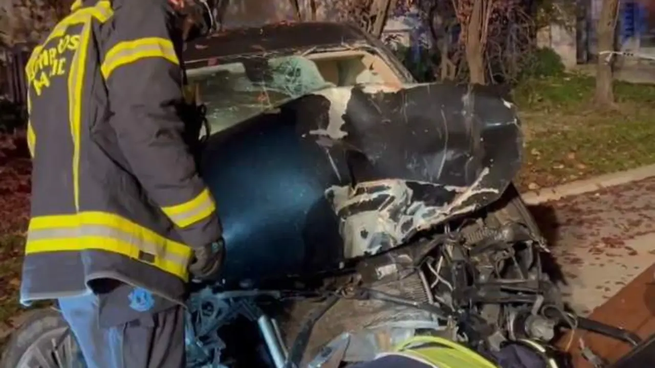 Muere un repartidor arrollado por un coche sin control: buscan al conductor, fugado