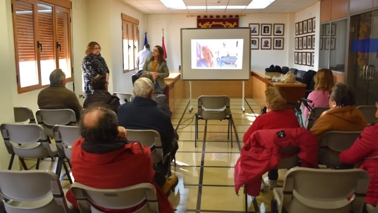 Vecinos del municipio de Ledaña se interesan por el servicio 'Tu Comida en Casa'