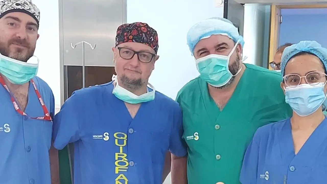 El Servicio de Cirugía Ortopédica y Traumatología de Albacete realiza una osteotomía percutánea en la rodilla para corregir una deformidad severa
