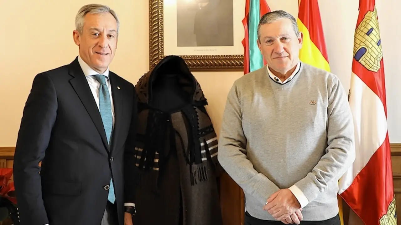El presidente de Eurocaja Rural, Javier López Martín, ha realizado una visita institucional a la Diputación Provincial de Zamora, donde fue recibido por su homólogo, Javier Faúndez Domínguez