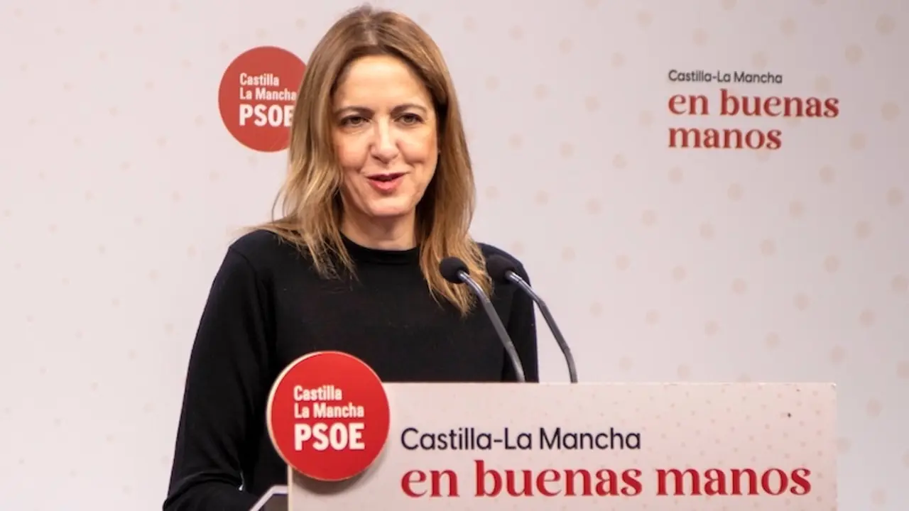 La eurodiputada y vicesecretaria general del PSOE de Castilla-La Mancha, Cristina Maestre, durante la rueda de prensa que ha ofrecido en la sede de los socialistas en Toledo