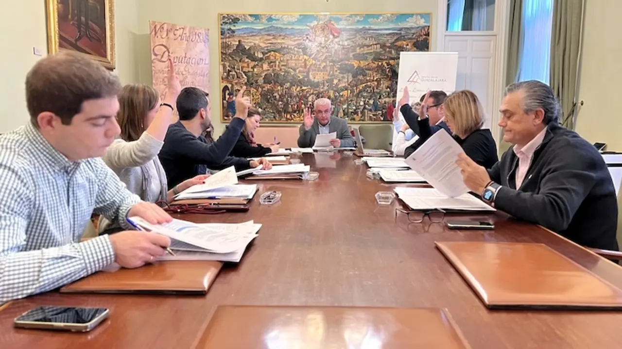 En la imagen un instante de la reunión de la Junta de Gobierno de la Diputación de Guadalajara