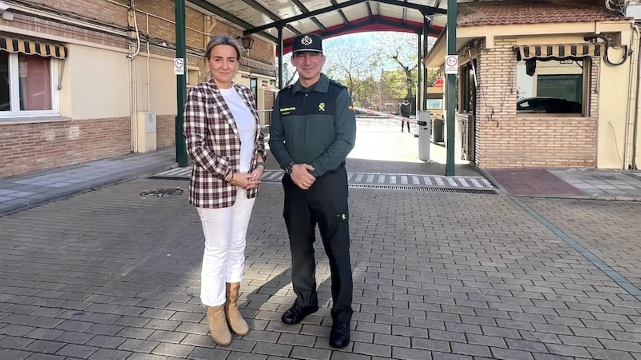 La delegada del Gobierno de España en Castilla-La Mancha, Milagros Tolón, ha mantenido un encuentro este lunes con el teniente coronel José María Gil Armario, nuevo jefe interino de la Comandancia de la Guardia Civil de Toledo