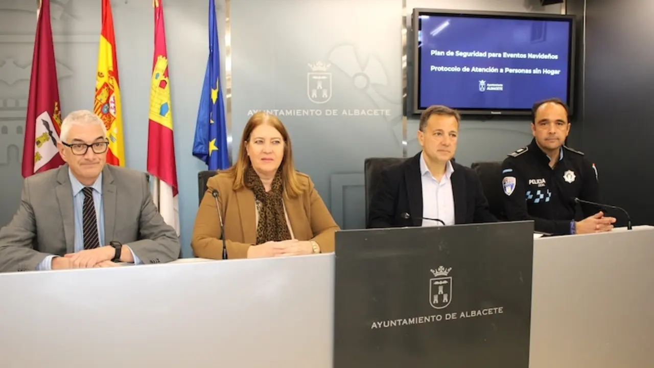 El alcalde de Albacete, Manuel Serrano, ha presentado el Plan Seguridad de la zona centro en Navidad y el protocolo de atención para personas sin hogar ante las bajas temperaturas