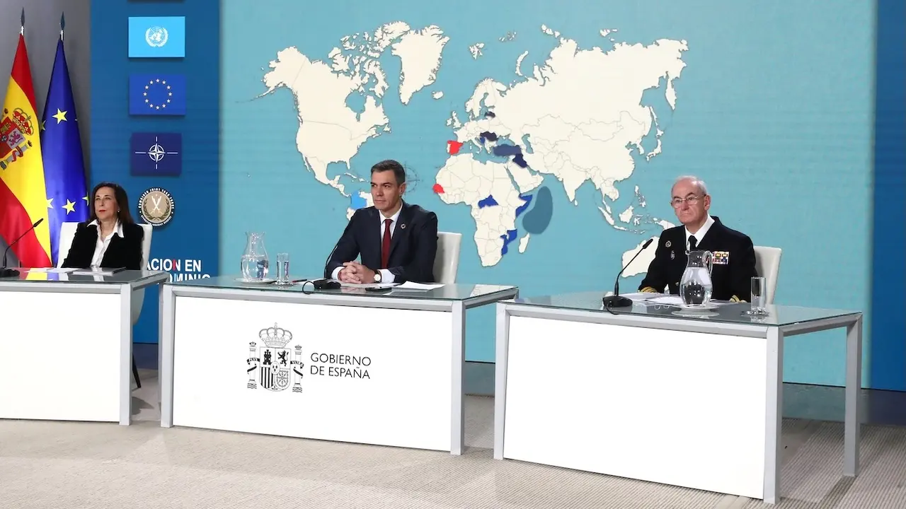 El presidente del Gobierno, Pedro Sánchez, ha mantenido este martes una videoconferencia con las unidades españolas en misiones humanitarias y de paz en el exterior, con motivo de la celebración de la Navidad