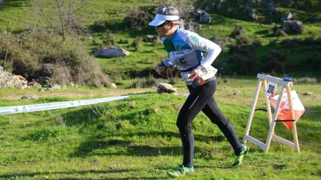 En la imagen de archivo un participante en una prueba del Club Deportivo de Orientación y Montaña de Cuenca