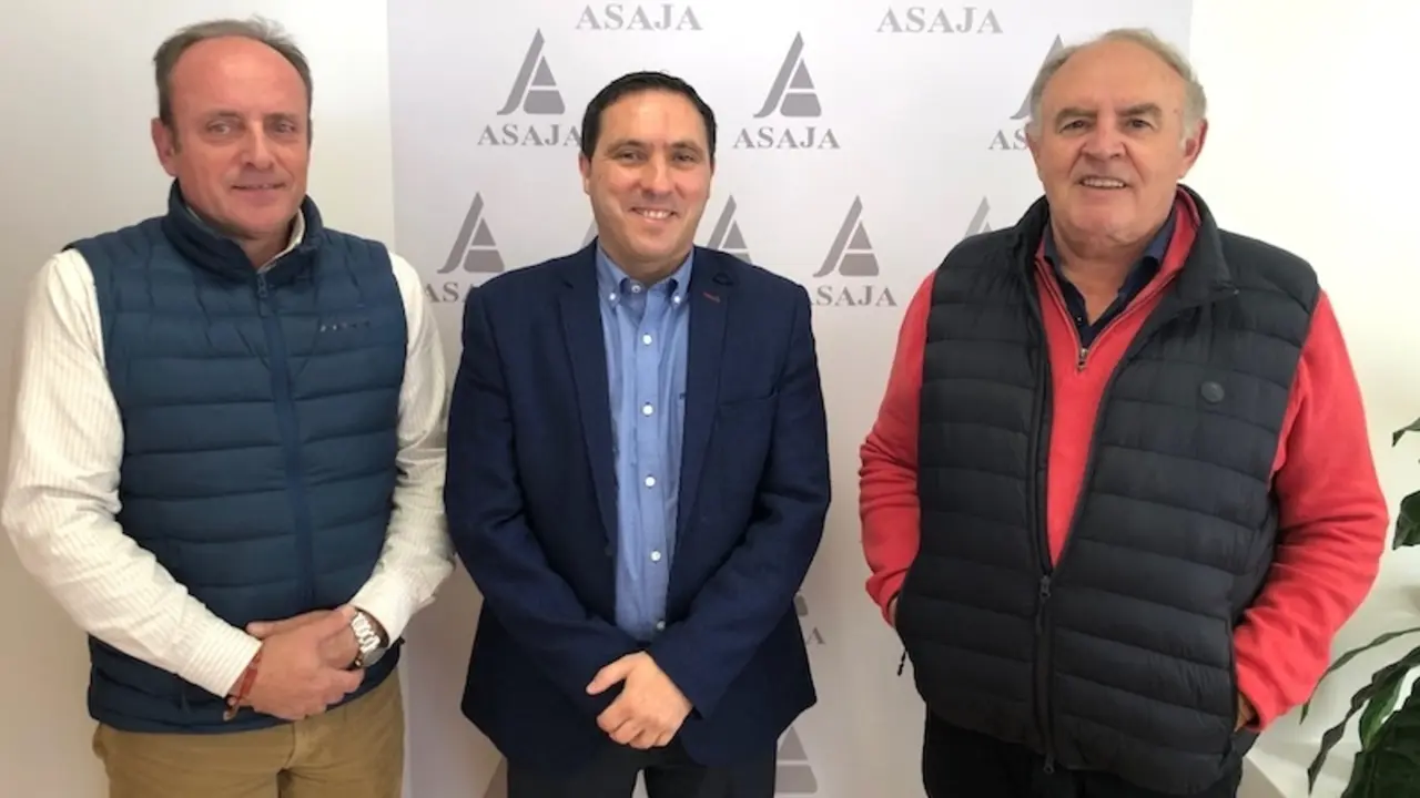 El presidente de la Diputación de Cuenca, Álvaro Martínez Chana, ha mantenido un encuentro de trabajo con el presidente de ASAJA, José María Fresneda
