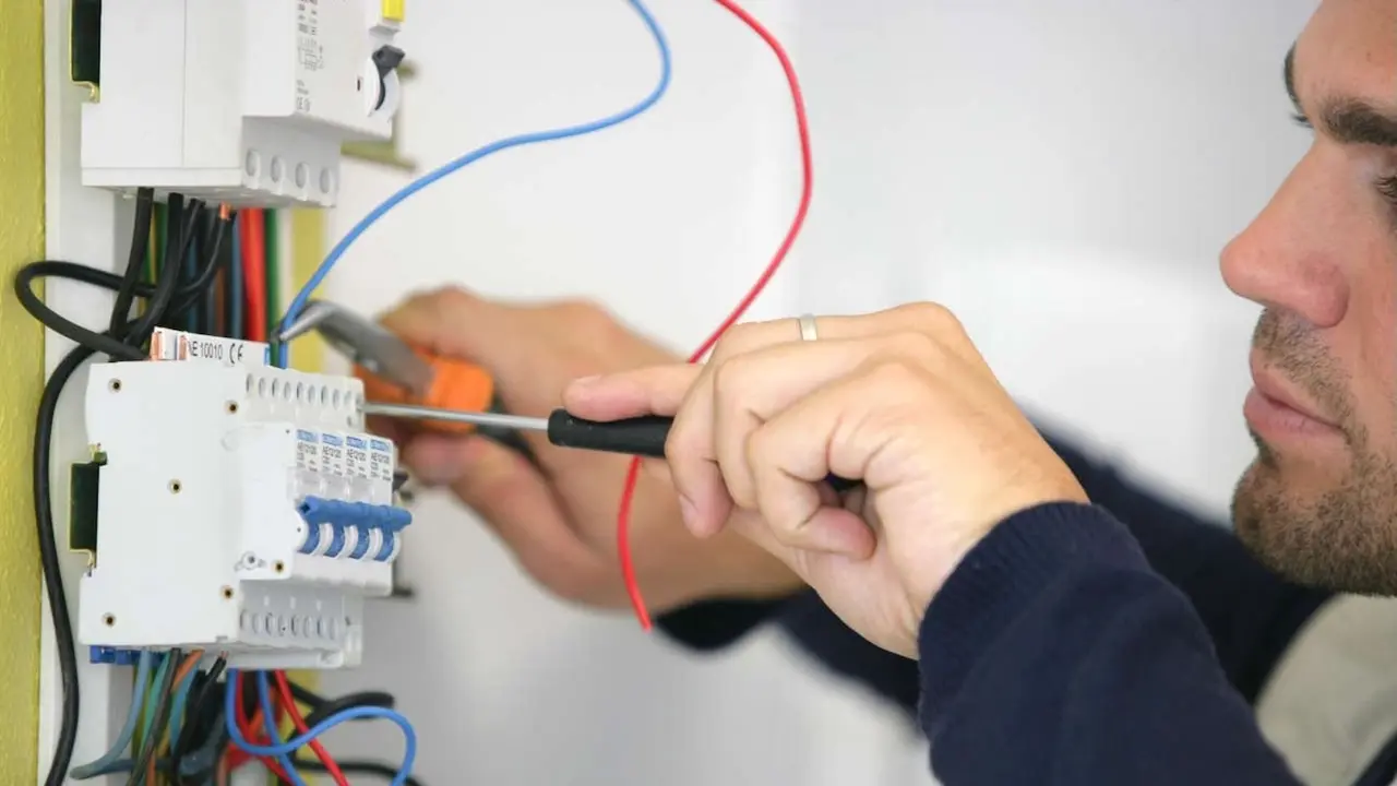 ¿Cómo asegurar que su sistema eléctrico esté debidamente protegido?, electricidad, electricista, energía, luz,