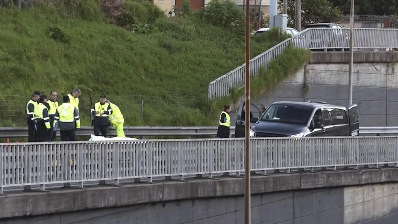 Muere un joven de 33 años tras ser atropellado por un coche que se da a la fuga, atropello, accidente, motorista, moto,