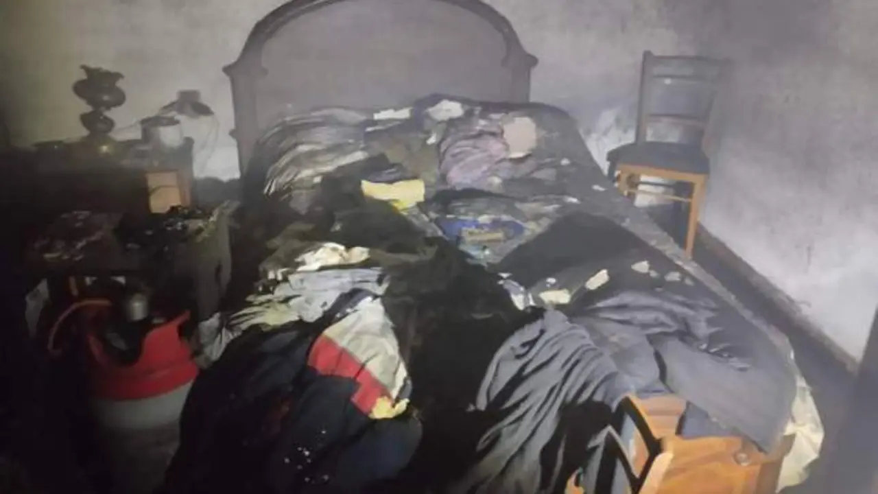 Muere un hombre al incendiarse su vivienda por quedarse dormido mientras fumaba