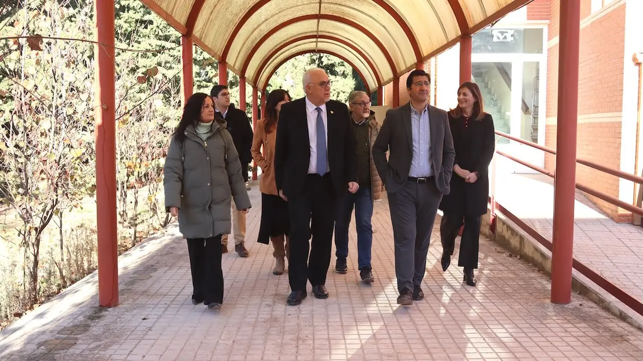 El vicepresidente segundo del Gobierno de Castilla-La Mancha, José Manuel Caballero, ha visitado las obras de ampliación de la residencia de mayores ‘Los Jardines’ de Manzanares (Ciudad Real)