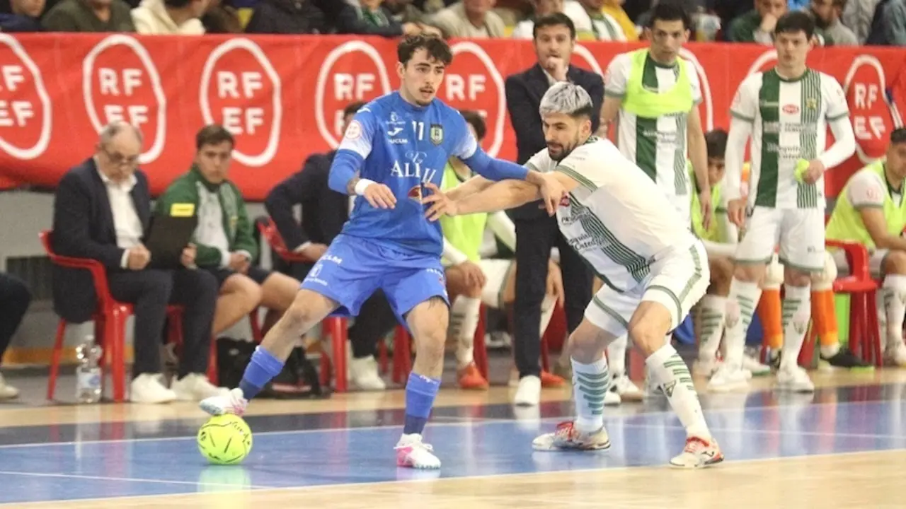 El Viña Albali Valdepeñas rescata un punto sobre la bocina en su visita a Córdoba (3-3) - Fotografía: Edu Luque