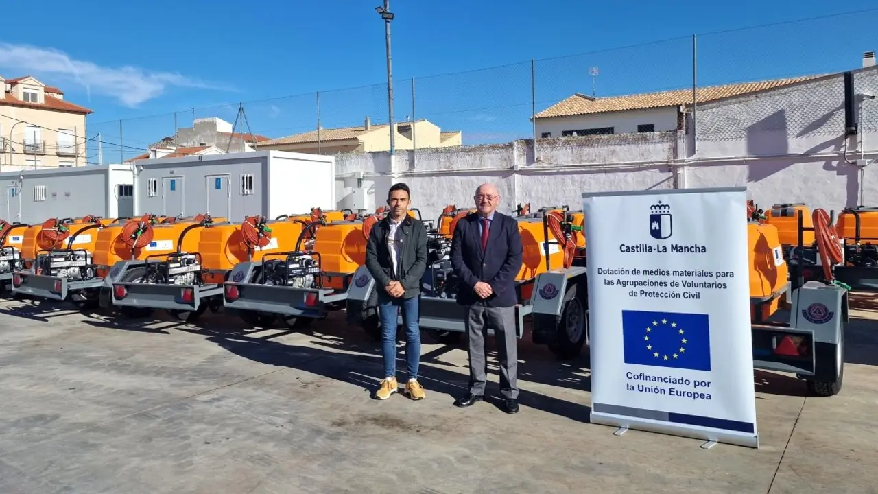 La Junta entrega remolques con depósito de agua a 36 agrupaciones de Protección Civil