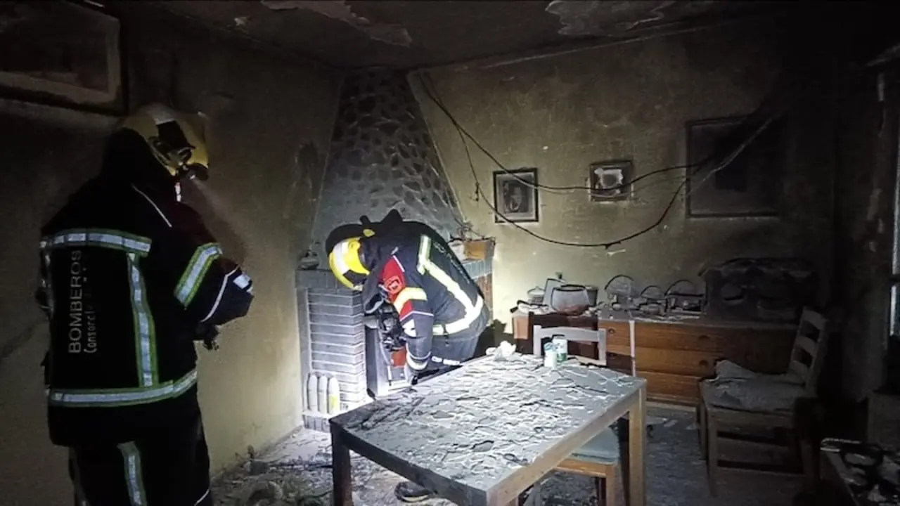 Tres afectados por inhalación de humo en un incendio en una vivienda de Los Navalucillos (Toledo)
