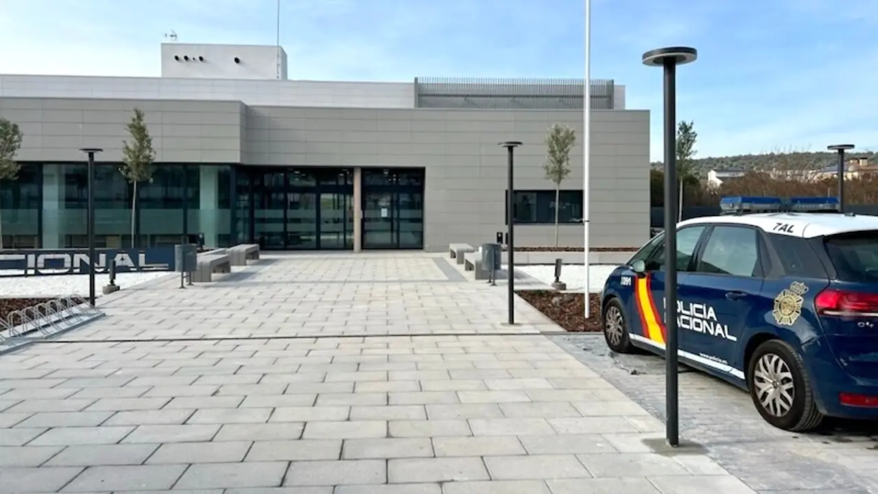 En la imagen de archivo la Comisaría de la Policía Nacional en la ciudad de Puertollano (Ciudad Real)