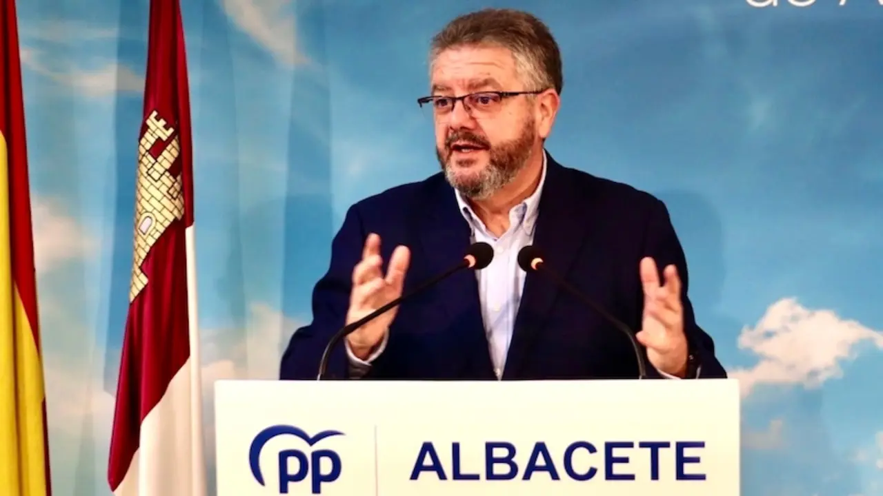 El diputado regional del PP, Juan Antonio Moreno, durante la rueda de prensa que ha ofrecido en la sede de los 'populares' en Albacete