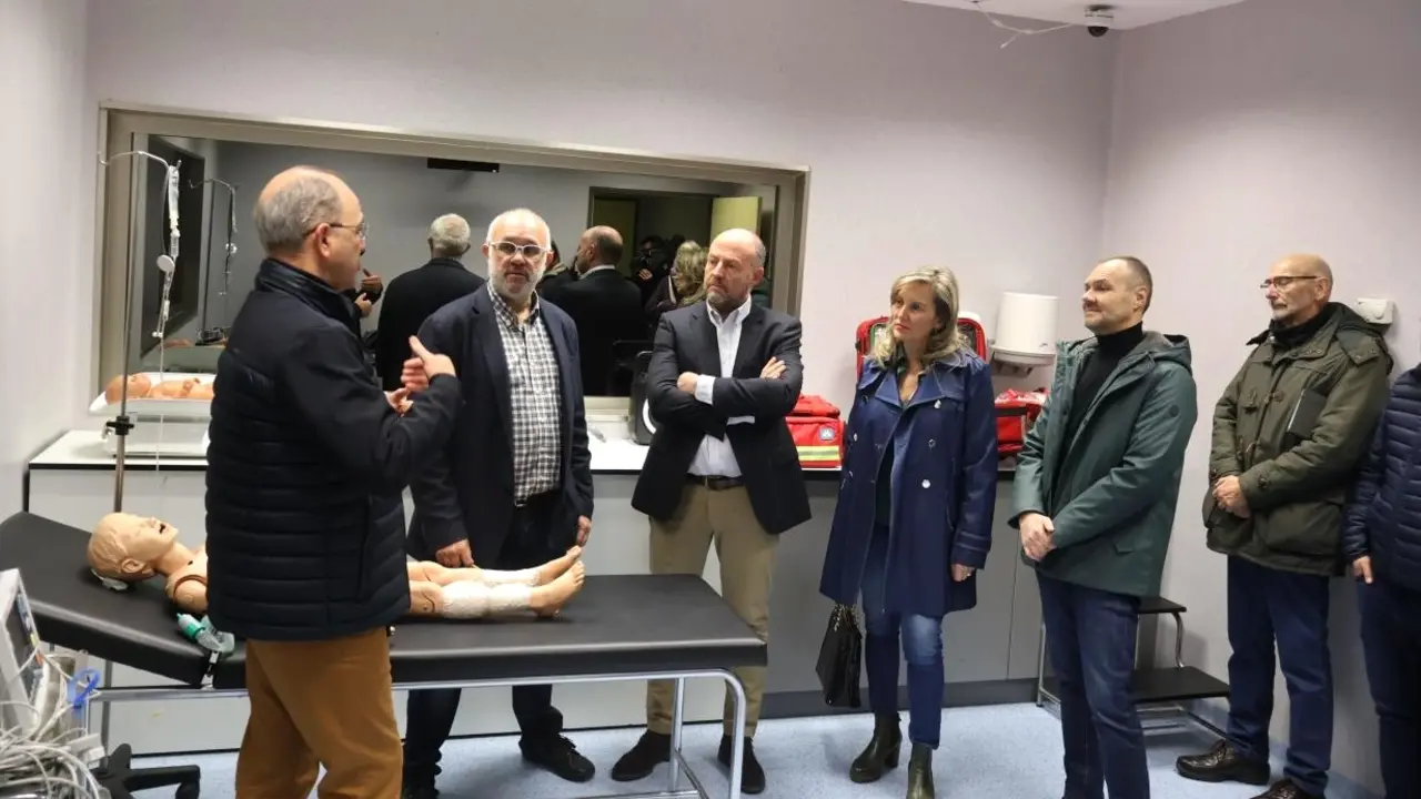 El director gerente del Sescam, Alberto Jara, durante la visita que ha realizado a la Centro de Simulación e Innovación de la Gerencia de Atención Integrada de Cuenca