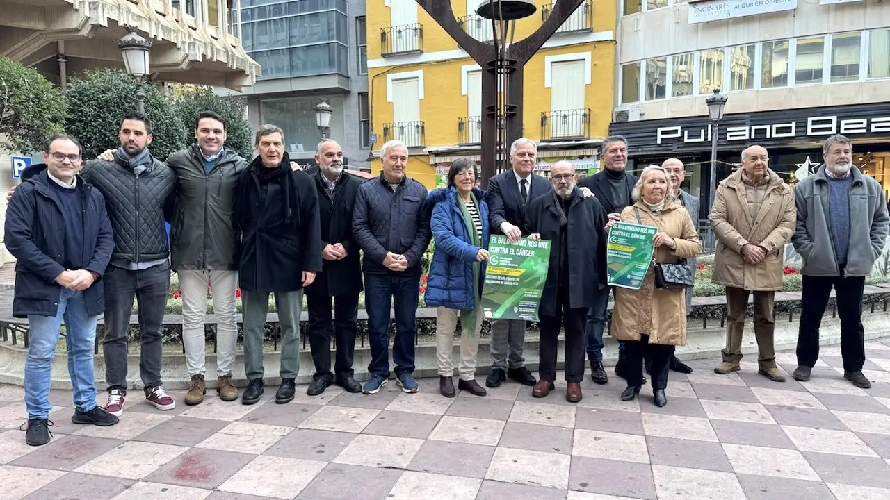 Jugadores históricos de balonmano se citan en un partido contra el cáncer