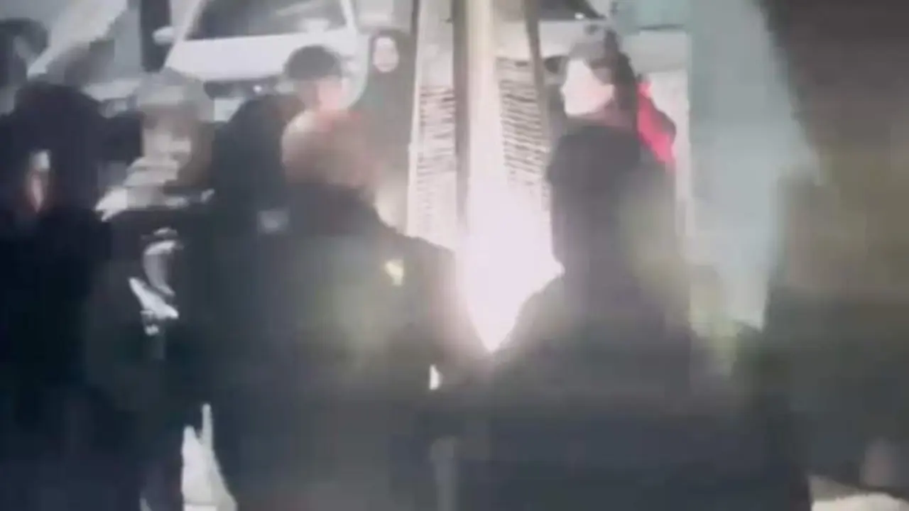Abre la cabeza a un portero de discoteca con una barra de hierro al no dejarlos entrar