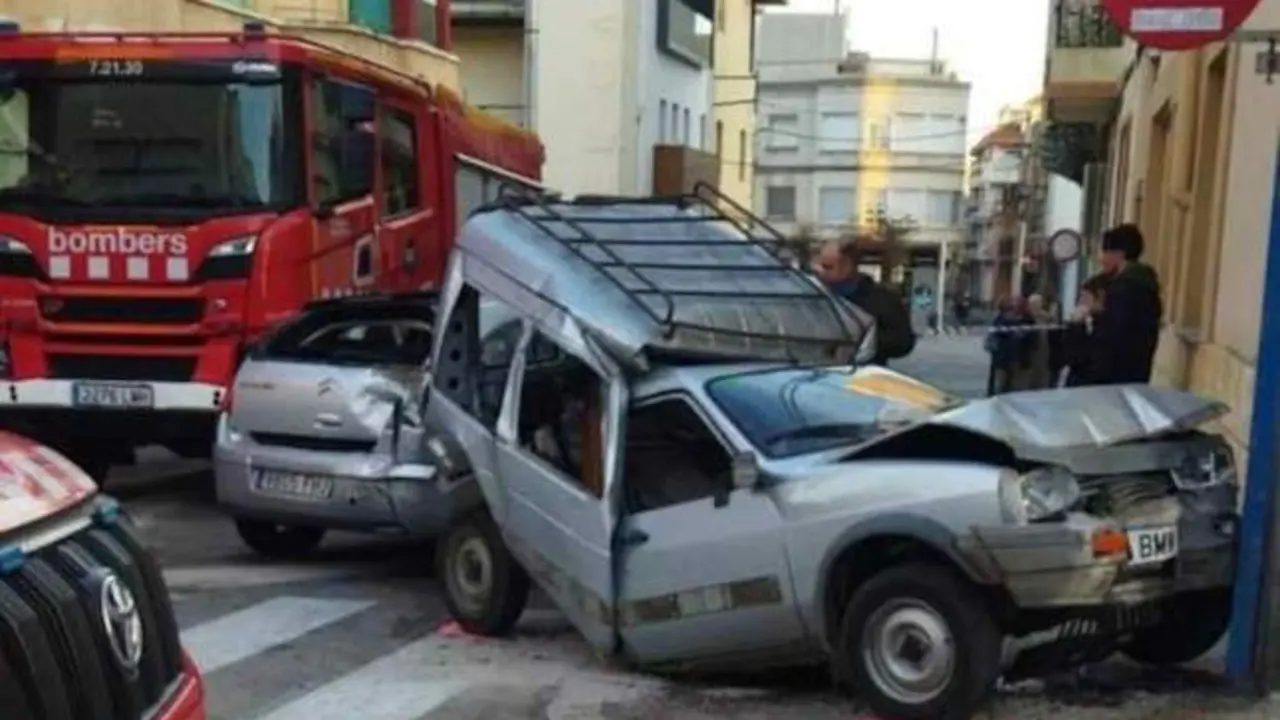 Un camionero drogado se lleva por delante 5 coches y una moto y deja dos heridos