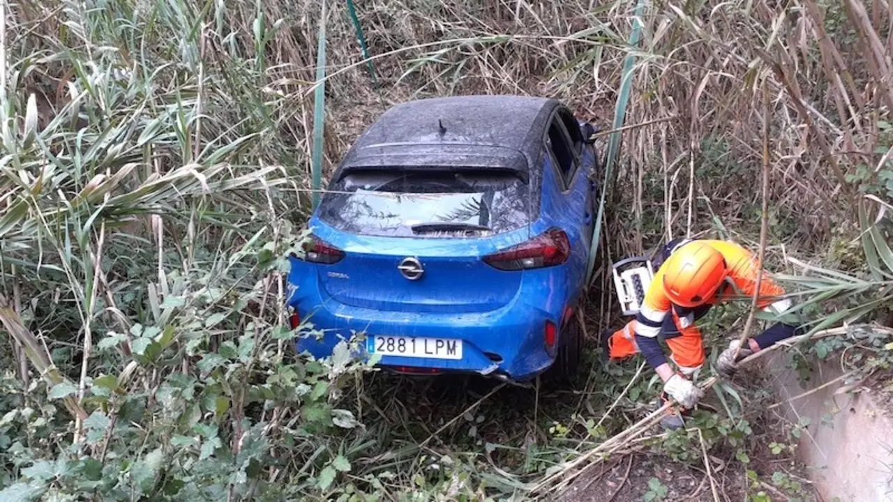coche, barranco, accidente, salida de vía, paraje,