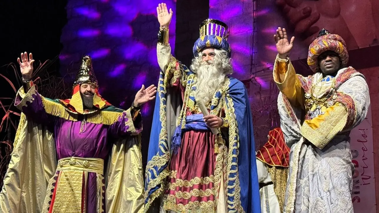 Los Reyes Magos recorren de nuevo Castilla-La Mancha, a pesar de la lluvia ocasional