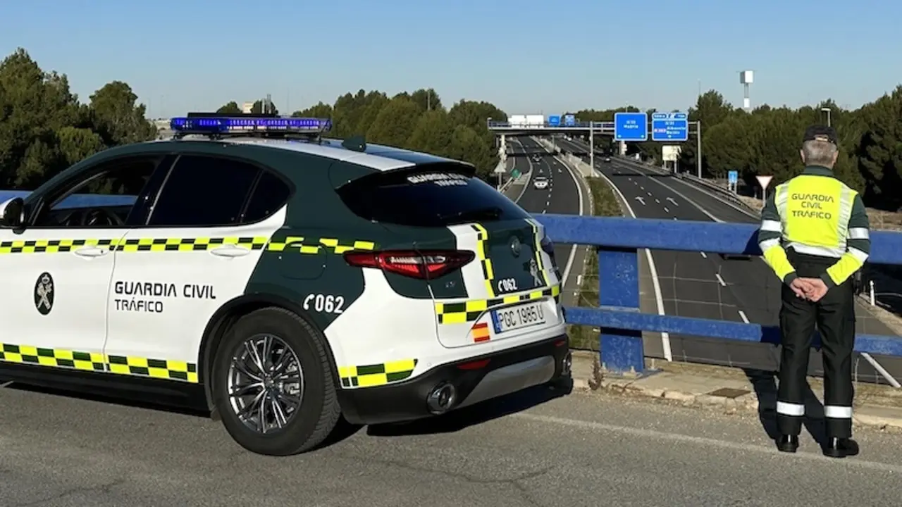 Investigado por circular 23 kilómetros en sentido contrario por la autovía A-43, Guardia Civil de Tráfico