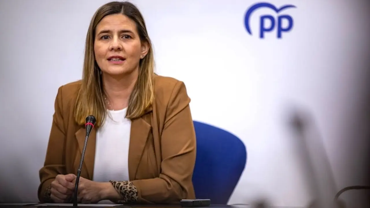 La secretaria general del PP de Castilla-La Mancha y portavoz parlamentaria, Carolina Agudo, durante la rueda de prensa que ha ofrecido en el Parlamento regional