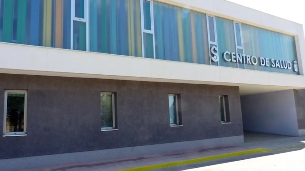 En la imagen el Centro de Salud de Malagón (Ciudad Real) donde fueron atendidos los afectados tras consumir la carne de jabalí