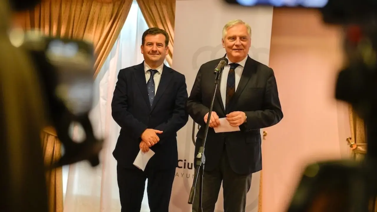 El alcalde de Ciudad Real, Francisco Cañizares (d), y el primer teniente de alcalde, Ricardo Chamorro (i) - EP/Eusebio García del Castillo
