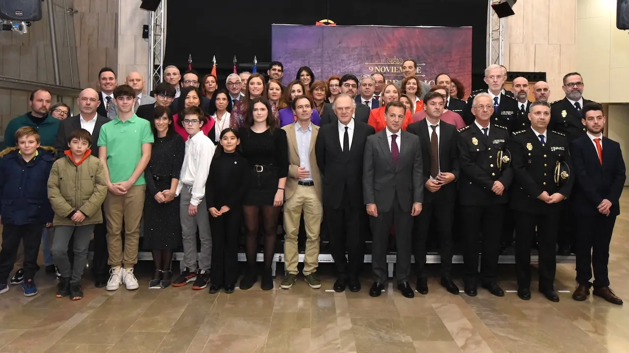 Albacete conmemora su 649 aniversario reconociendo a la Policía, Santi Denia, Piqueras y Pérez Castell, entre otros